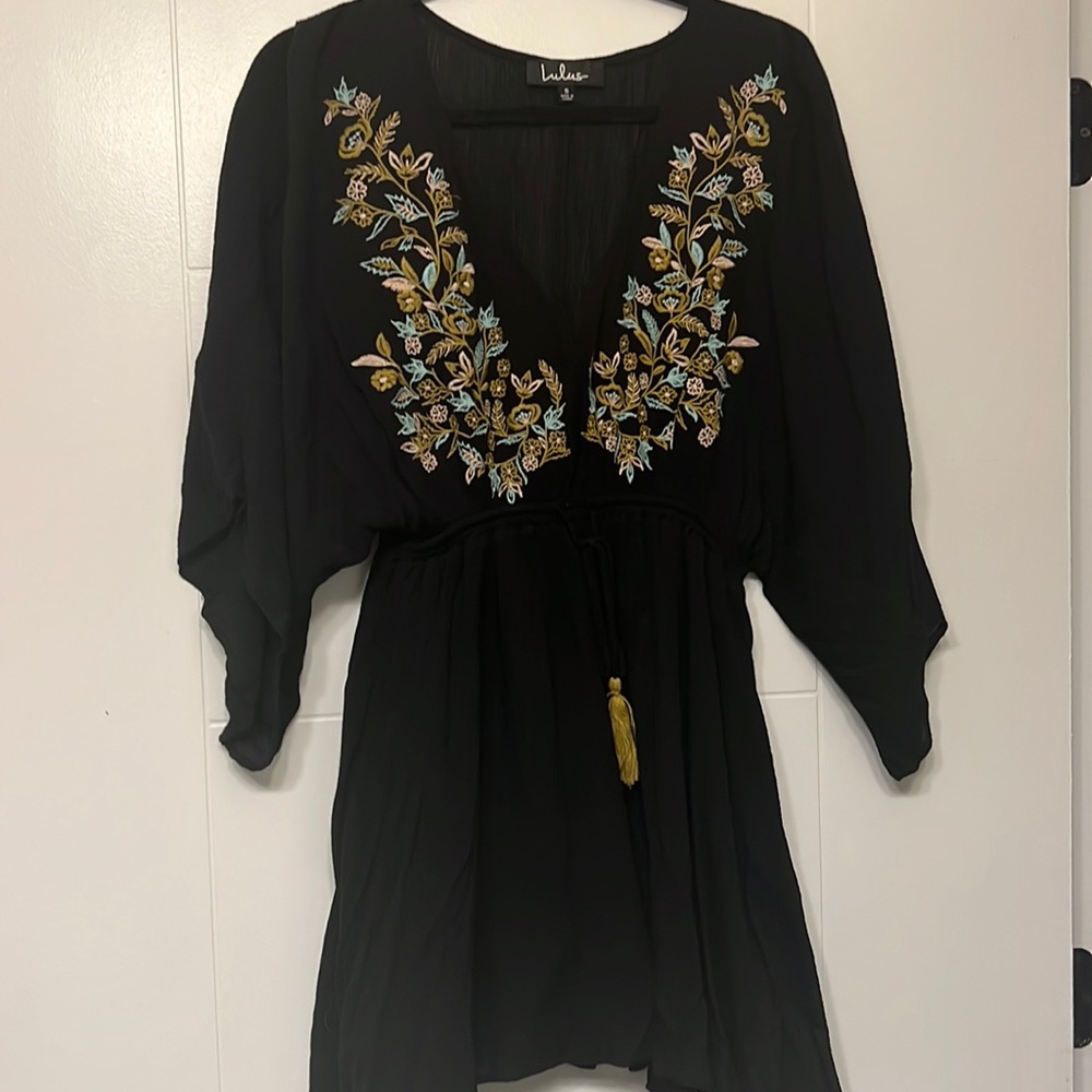 Lulu’s black summer mini dress with floral detail